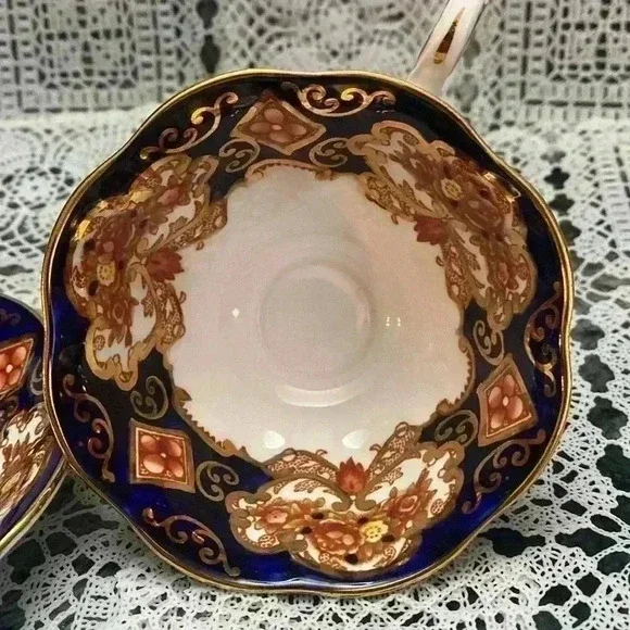 Royal Albert Heirloom Footed Cup &
Saucer england - Picture 6 of 16